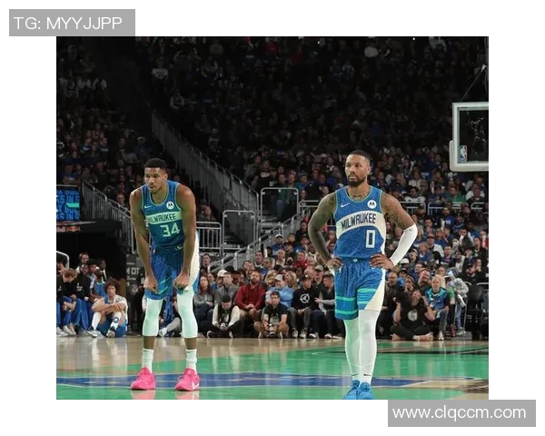 镜头捕捉：利拉德赛场小动作引发热议